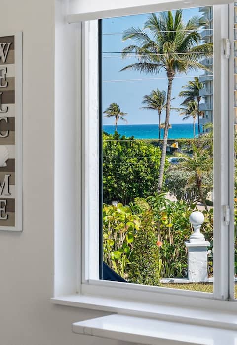 Walk to Beach Jupiter Home w/ Hot Tub & Patio