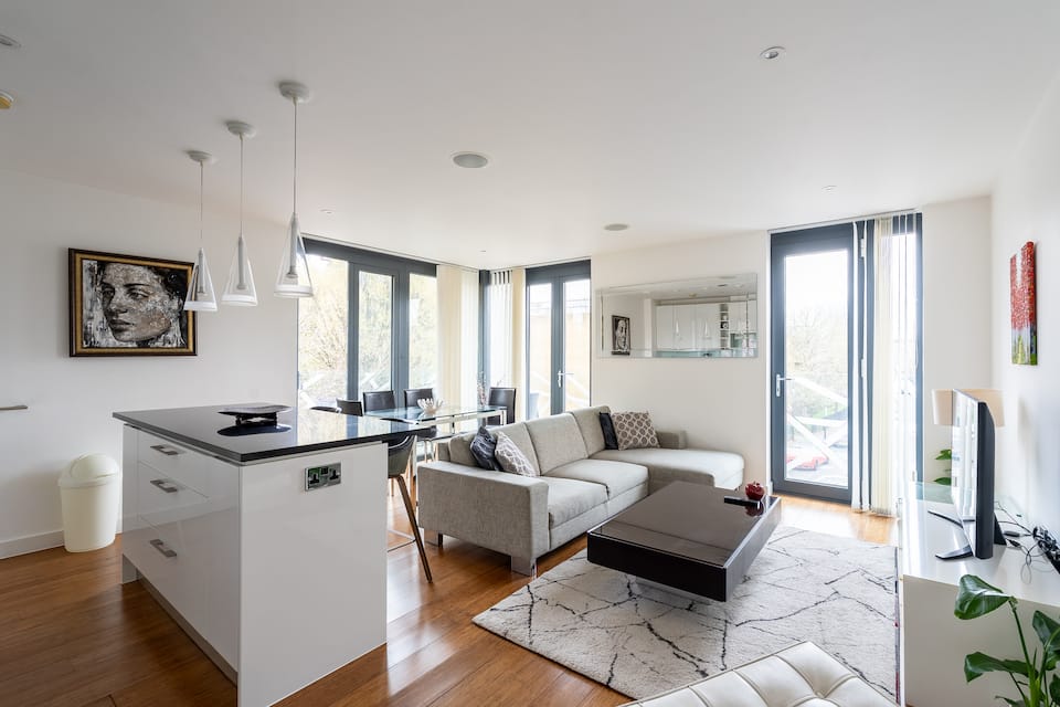 The Notting Hill Flat — modern two-bedroom, two-bathroom apartment in Notting Hill