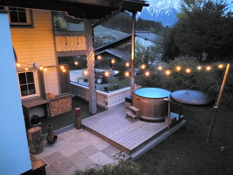 Am Hang, apartment with hot tub