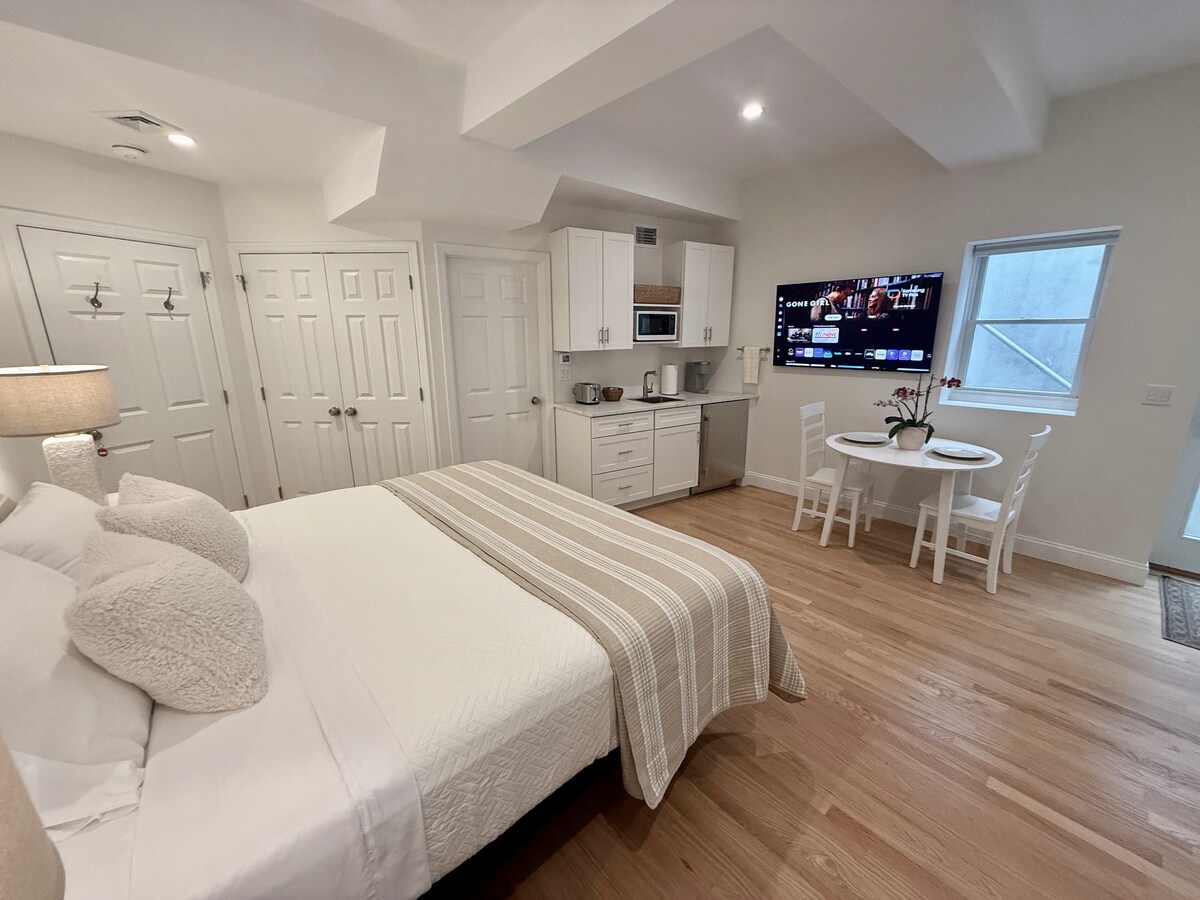Top performing Airbnb: Southampton Village Near Ocean & Shops - Studio B in Southampton