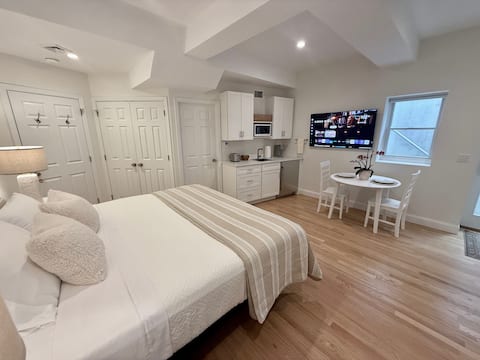 Top performing Airbnb: Southampton Village Near Ocean & Shops - Studio B in Southampton