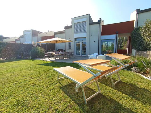 Entire home with 4 bedrooms in Rimini - Rimini [10 min from sea] Relax Garden Free Parking