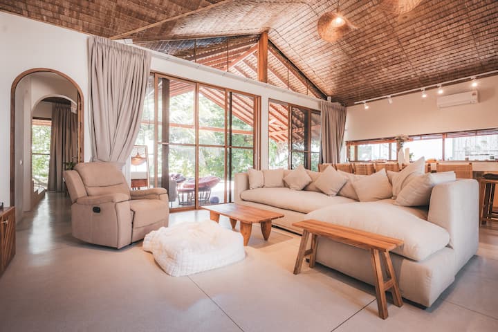 Villa Komerabi - Lonely Beach Luxury Villas