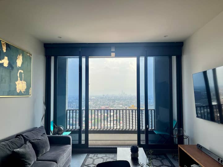 Dnevni boravak s balkonom i pogledom s 29. kata