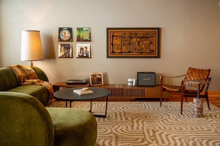Stylish Downtown Studio • 1 Block Off Broadway - Fargo, ND