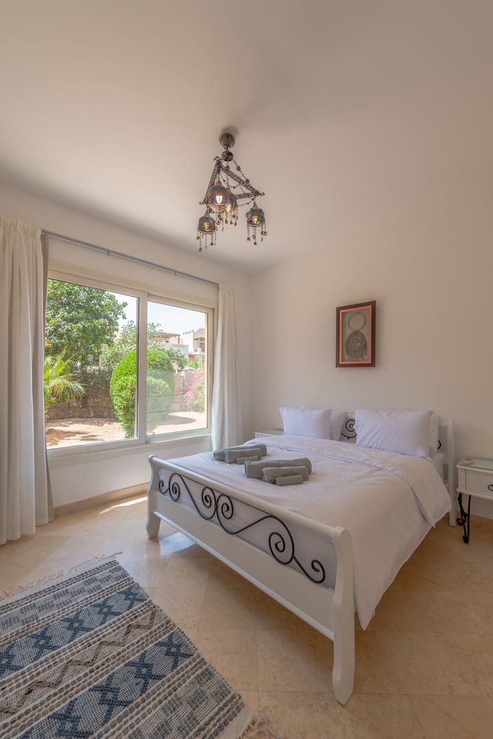 ห้องนอนที่สองพร้อมเตียงคู่