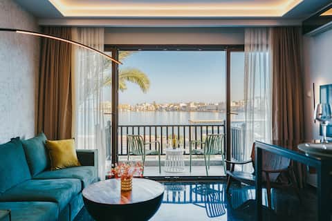 NOA - luxury house in the center, with a stunning view.