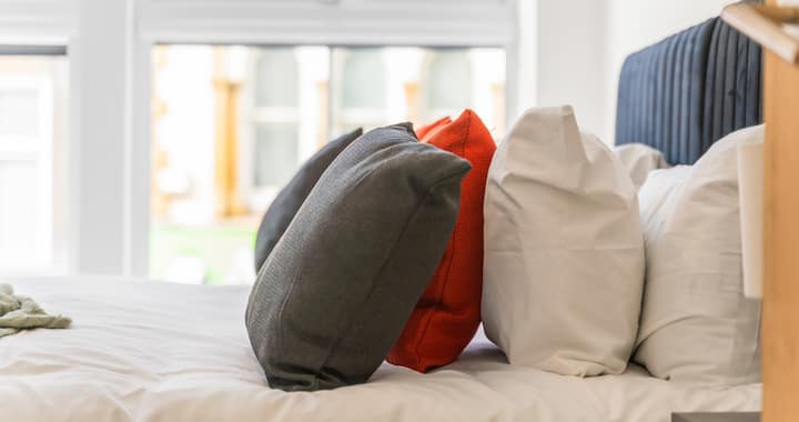 Spavaća soba s bračnim krevetom (širine 180 - 200