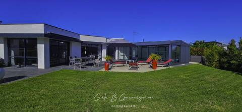 PEARL Contemporary house with pool Concarneau