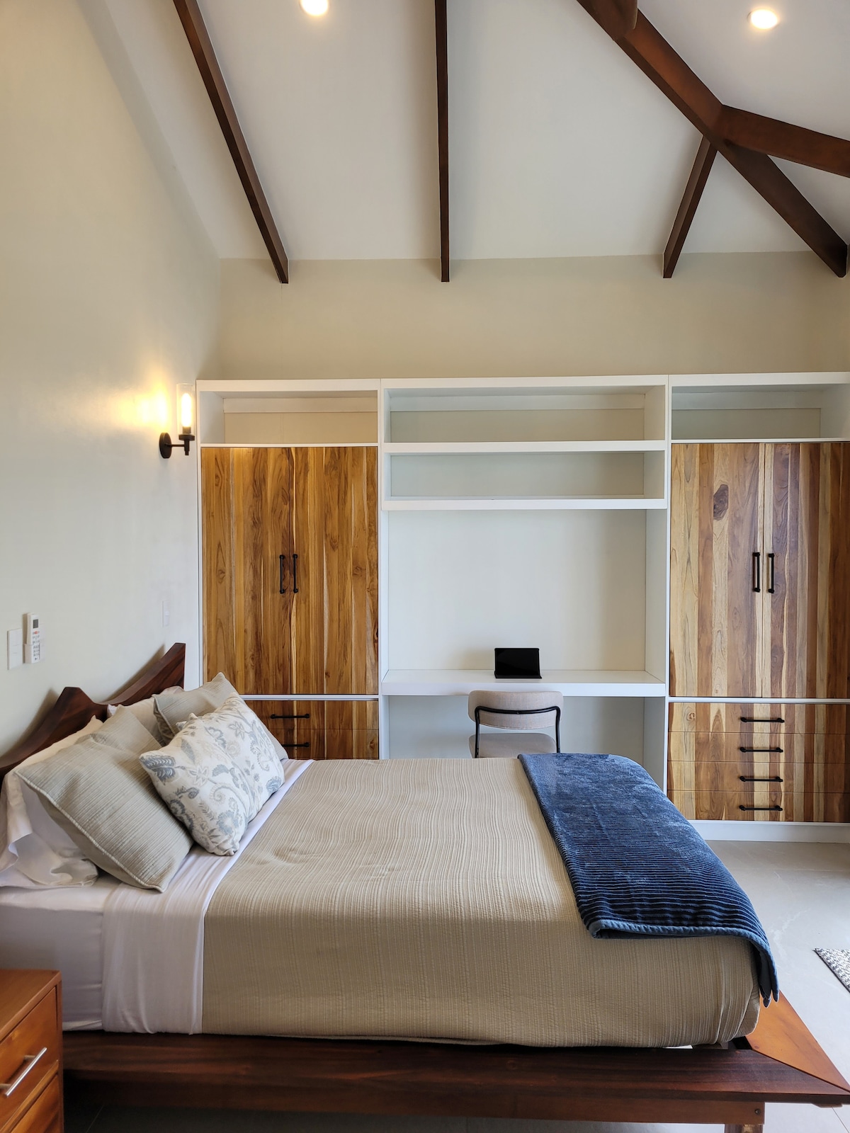 Разполага със самостоятелна баня