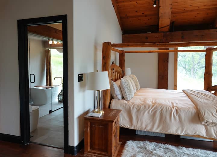 Sunset Master Suite with en suite bathroom and Grand Balcony