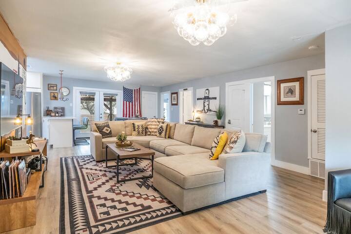 NEW! Desperado’s Casita FW Stockyards-Cowboy Pool! gallery image 3