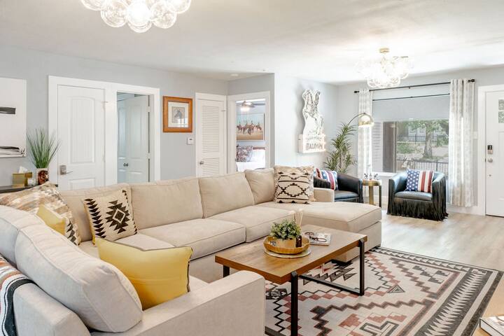 NEW! Desperado’s Casita FW Stockyards-Cowboy Pool! gallery image 2