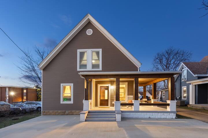 The Luxe at Armenteros Property Group managed Airbnb listing 3