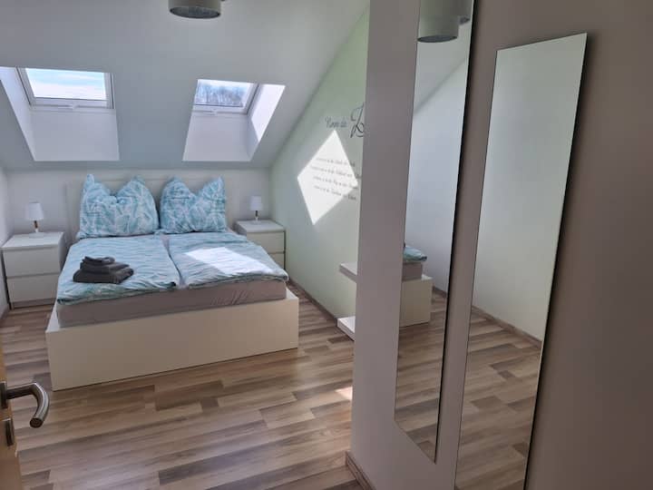 Schlafzimmer 1
