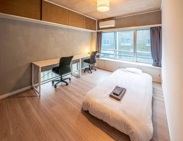 60y/o urban traditional Japanese house. 10ppl 4BR gallery image 4