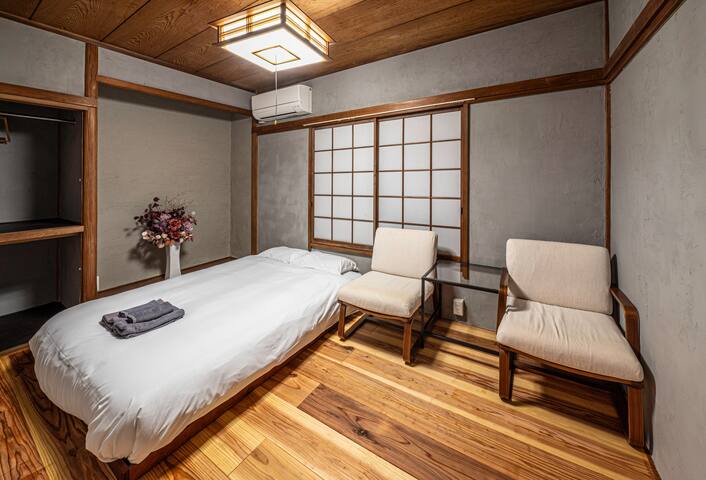 60y/o urban traditional Japanese house. 10ppl 4BR gallery image 5