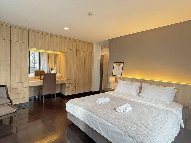 130m²Apt Mega 2b2b/BTS Phrom Phong /EmSphere/Pool gallery image 2