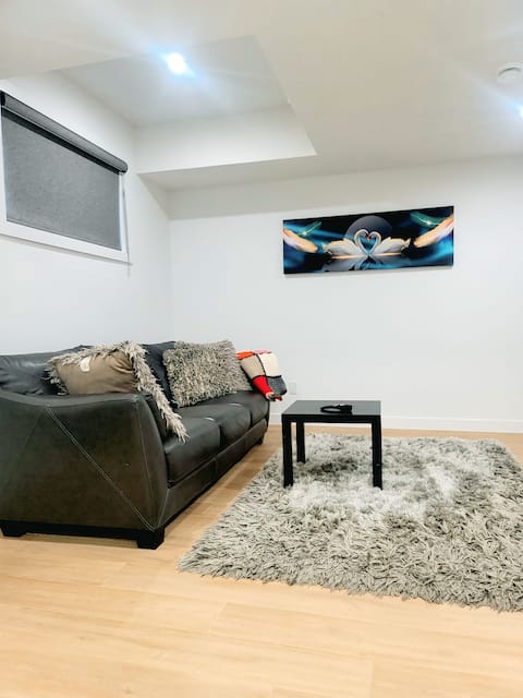 Top Airbnb: Luxury and Cozy 1 Bedroom Suite, Wi-Fi/Netflix in Chappelle
