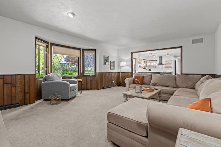 Indoor Pool&hottub, Sauna, Game Room, Movie Room - Green Bay, WI