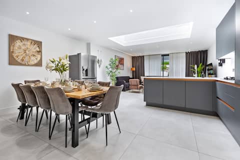 5BR Ideal for Work Crews | Free Parking & WiFi