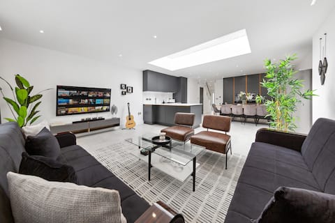 Contractors 5BR Hub | Free Parking High-Speed WiFi