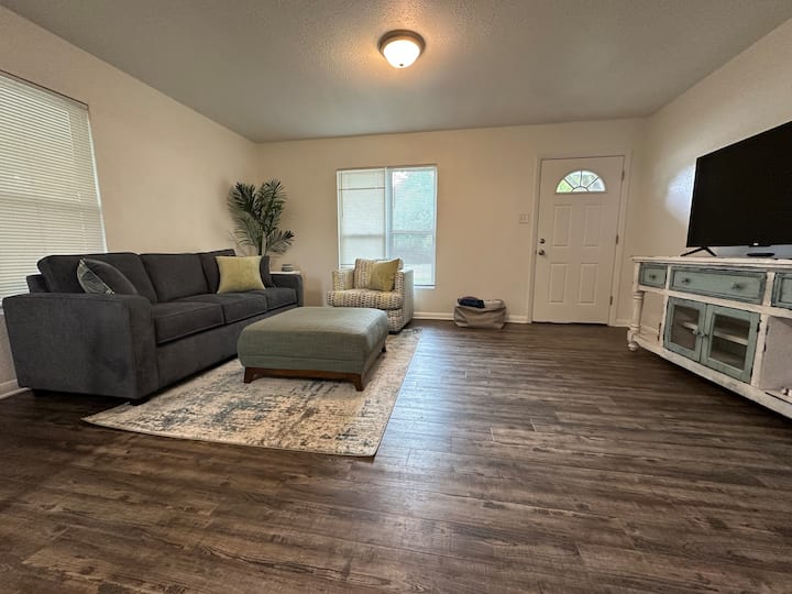 2 Blocks From The River - San Marcos, TX