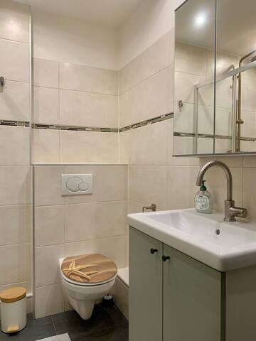 Centrally-located apartment with free parking spot gallery image 5