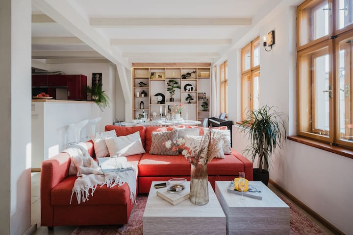 2BDR Maisonette w/Netflix & Workspace • New Town