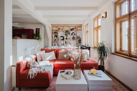 2BDR Maisonette w/Netflix & Workspace • New Town