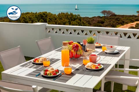 Townhouse w/ Rooftop & Sea View in Benagil