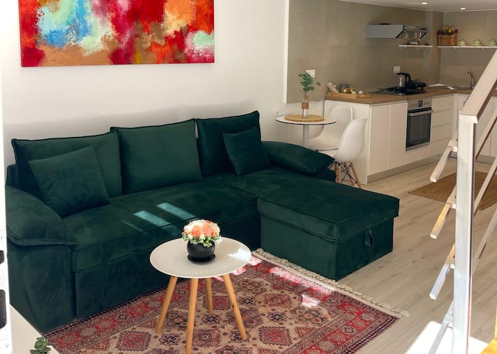 Soggiorno e cucina completamente accessoriata