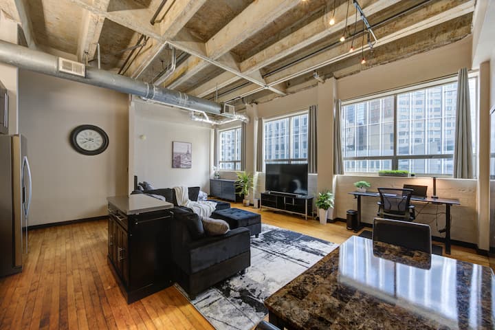 Main St. Industrial Loft - Furnished -Full Kitchen - Houston, TX