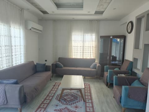Successful Airbnb property: 3+1 Duplex Apartment in Ayaş with Air Conditioning in All Rooms in Mersin