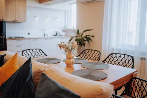 Luxury 2BR Flat| Sauna & Living | Cathedral Nearby