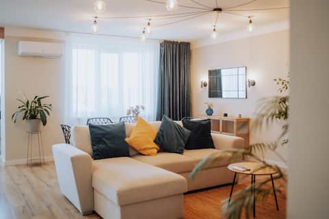 Luxury 2BR Flat| Sauna & Living | Cathedral Nearby