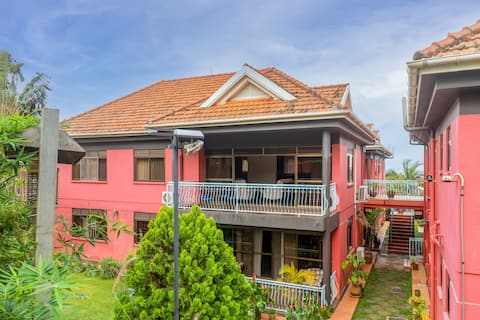 Spacious 2BR Apt | 9 mins to Airport & UN Base