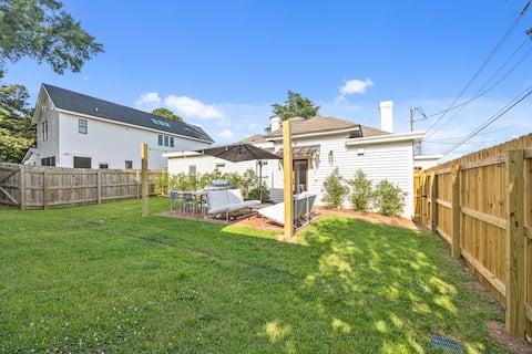 3 Kings & 2 Suites, Backyard Vibe, Water Table