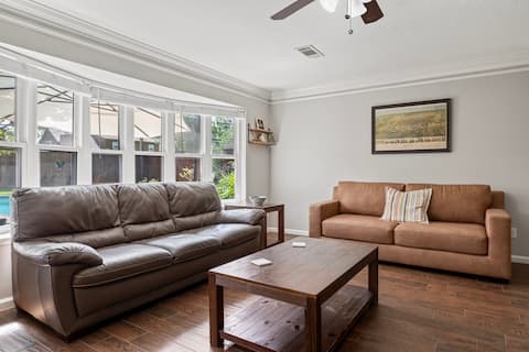 Top performing Airbnb: Htown Pool Oasis•6mi NRG Stadium•12p•Pets Ok in Westbury