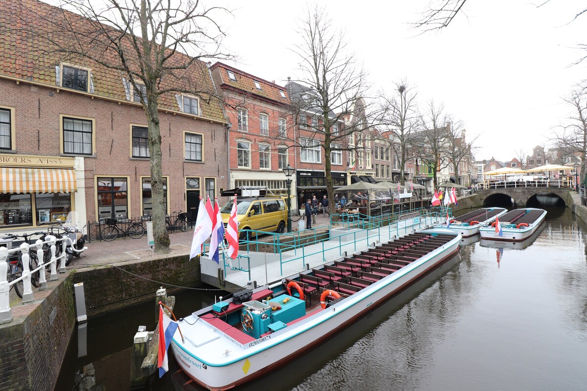 Rondvaartboot op de Mient in Alkmaar