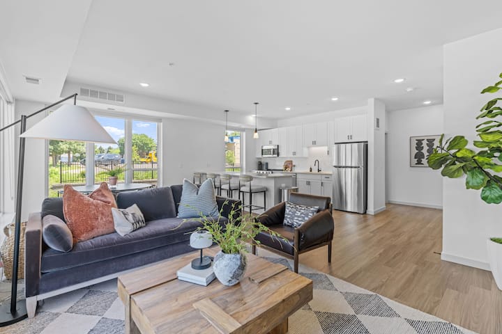 Ultra-luxe 2 Bedroom - Resort Style Amenities! - Eden Prairie, MN