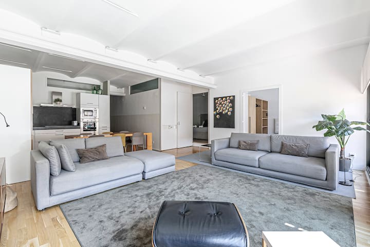 Super central, 3BR apartment spacious & bright