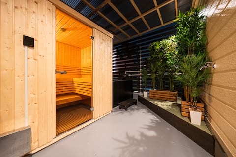 Private accommodation with sauna, 9 minutes to USJ, free parking, 3 bedrooms, 8 beds, 2 bathrooms