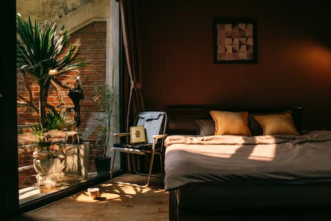 Historic Old Quarter Gem | 8BR/9BA | BBQ & 386m²