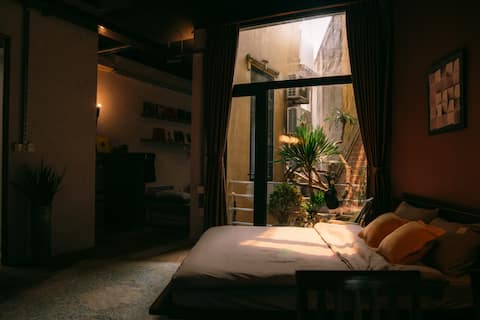 Historic Old Quarter Gem | 8BR/9BA | BBQ & 386m²