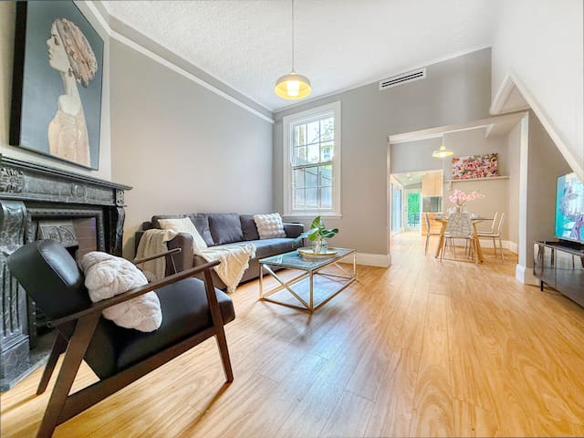 Townhouse in Heart of The Rocks : Opera House