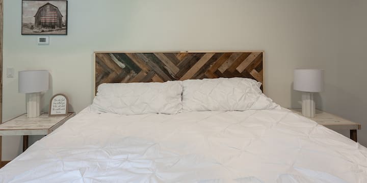 UBAO WA KICHWA WA MBAO ULIOTENGENEZWA VIZURI