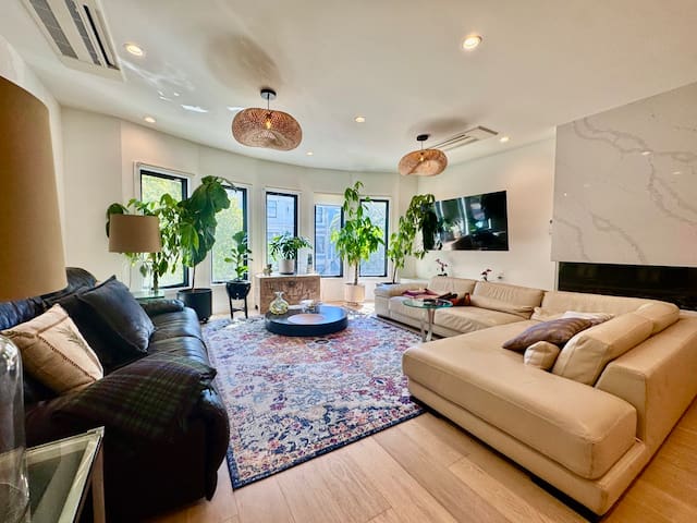 Elegant 2 bdrm, office, 2 bath luxury