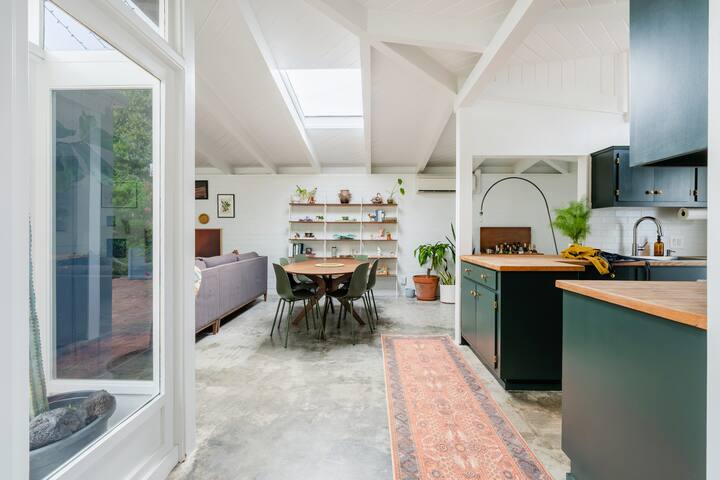 MidCentury Canyon Retreat Quick Walk To Beaches gallery image 4