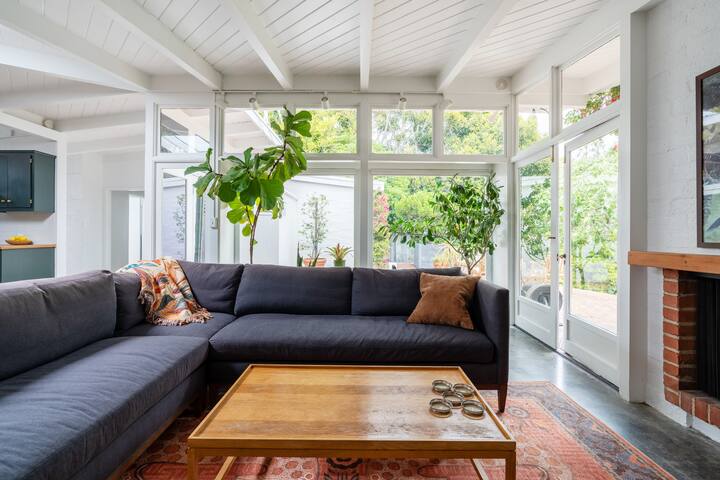 MidCentury Canyon Retreat Quick Walk To Beaches gallery image 5